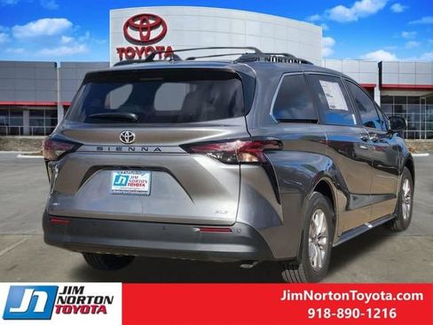 New 2026 Toyota Sienna XLE FWD image 3