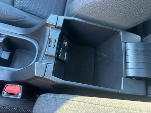 Used 2024 Toyota Corolla Cross SE image 33