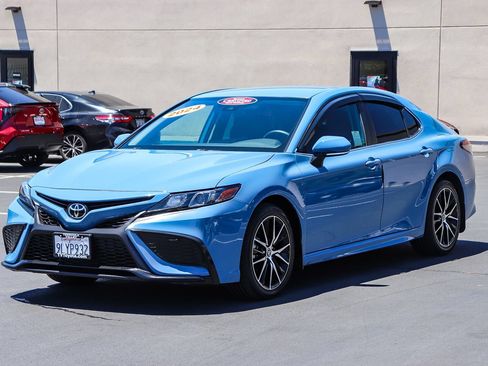 Certified 2024 Toyota Camry SE FWD image 3