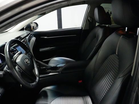 Used 2018 Toyota Camry SE image 16
