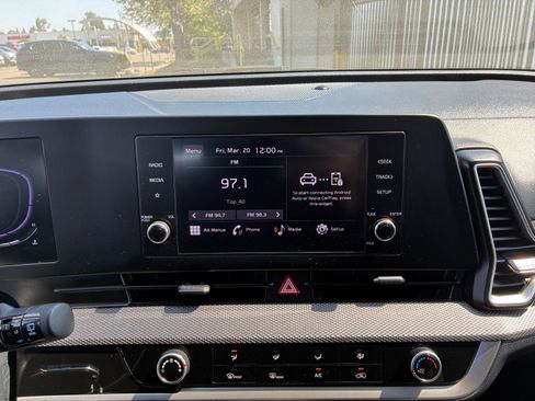 Used 2025 Kia Sportage LX image 20