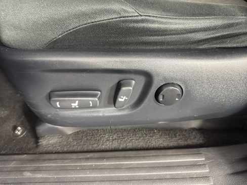 Used 2017 Toyota 4Runner SR5 AWD/4WD image 16