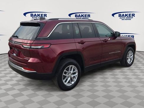 Used 2024 Jeep Grand Cherokee Laredo X AWD/4WD image 7