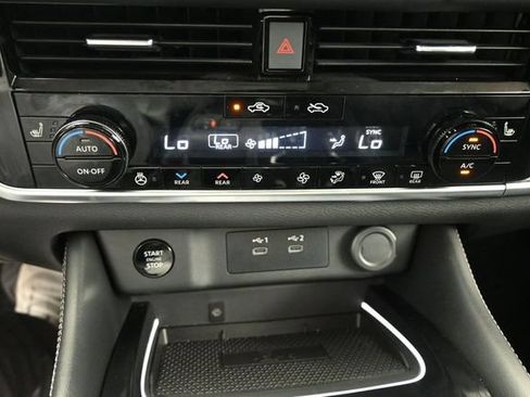 Used 2026 Nissan Rogue Platinum w/ Platinum Premium Package AWD/4WD image 29