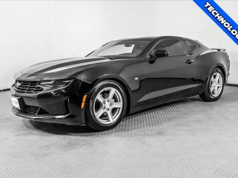 Used 2020 Chevrolet Camaro LT w/ Technology Package RWD image 2
