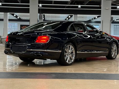 Used 2022 Bentley Flying Spur Plug-In Hybrid image 10