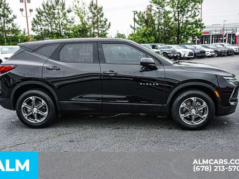 Used 2025 Chevrolet Blazer LT FWD image 9