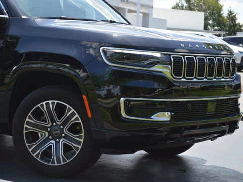 Used 2025 Jeep Wagoneer 4WD w/ Convenience Group I image 2
