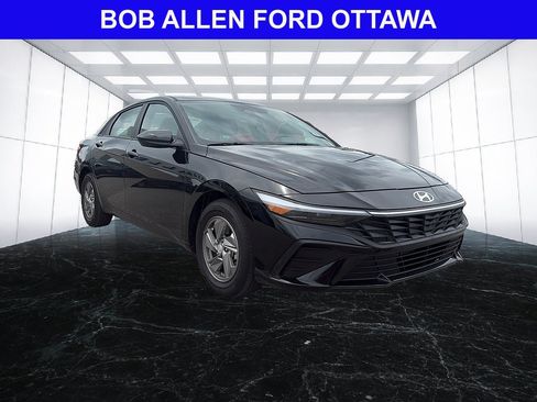 Used 2025 Hyundai Elantra SE FWD image 7