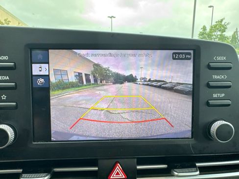 Used 2024 Hyundai Elantra SE FWD image 29