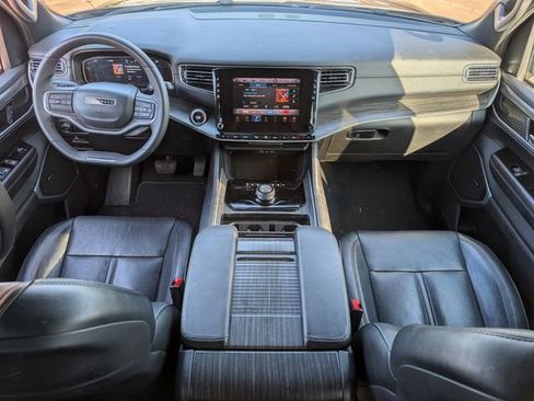 Used 2024 Jeep Wagoneer L Series II RWD image 10