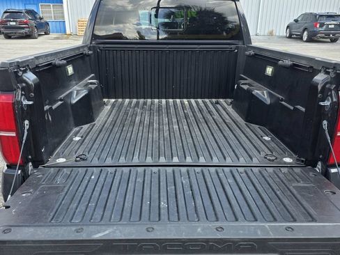 Used 2025 Toyota Tacoma SR5 AWD/4WD image 10