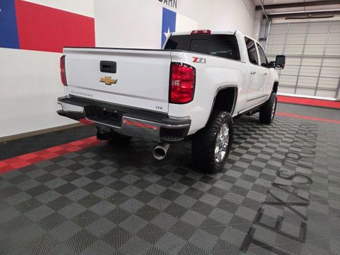 Used 2019 Chevrolet Silverado 2500 LTZ w/ Duramax Plus Package AWD/4WD image 18