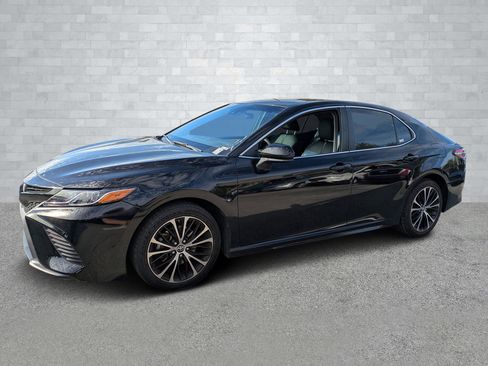 Used 2019 Toyota Camry LE image 9