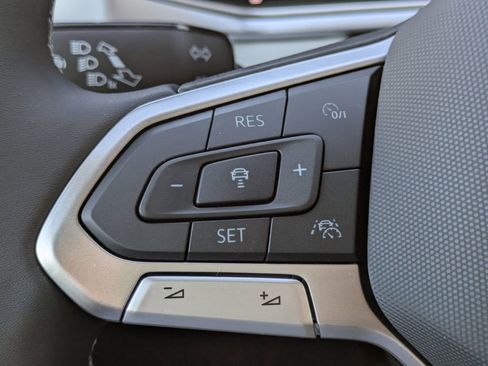 New 2026 Volkswagen Taos SE image 25