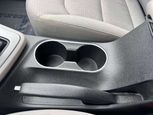 Used 2018 Hyundai Elantra SE image 27