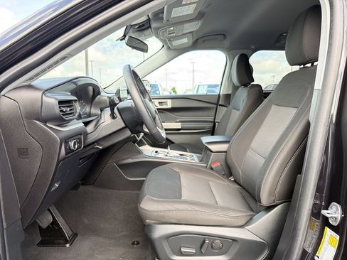 Used 2023 Ford Explorer XLT AWD/4WD image 11