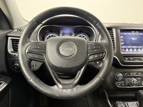 Used 2019 Jeep Cherokee Trailhawk image 21