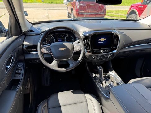Used 2019 Chevrolet Traverse Premier w/ Driver Confidence II Package FWD image 18