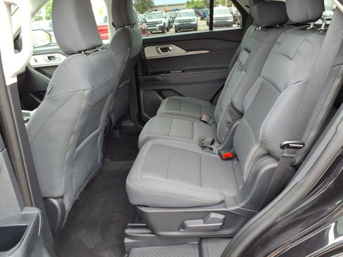 Used 2025 Ford Explorer Active AWD/4WD image 13