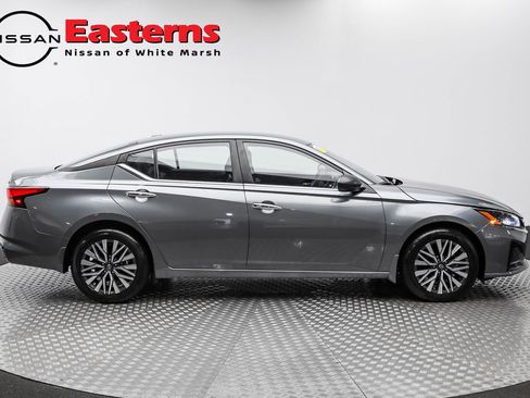 Used 2024 Nissan Altima 2.5 SV image 6