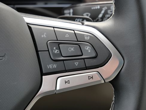 Certified 2025 Volkswagen Atlas SEL image 31