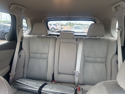 Used 2024 Nissan Rogue SV FWD image 11