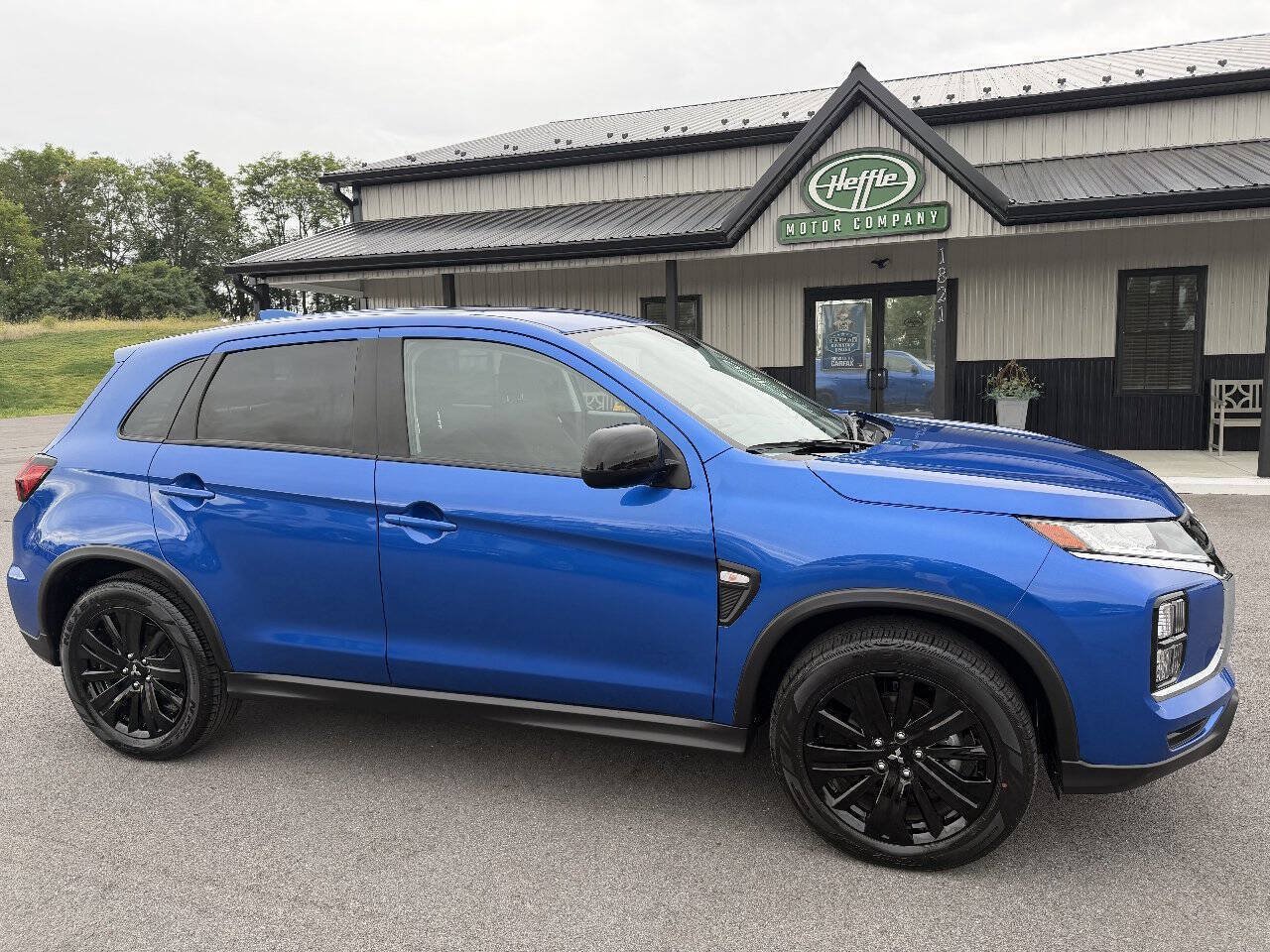 Used 2026 Mitsubishi Outlander Sport ES AWD/4WD image 1