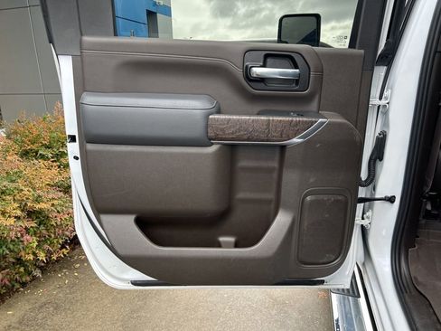 Used 2022 GMC Sierra 3500 Denali w/ Denali Ultimate Package image 9