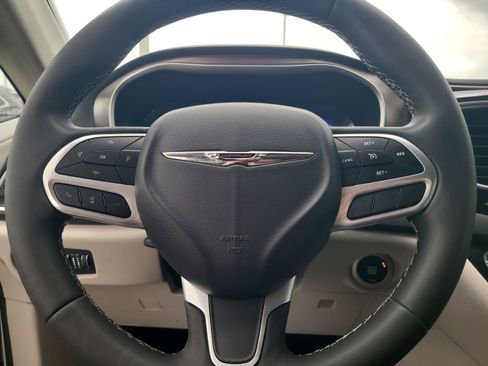 Used 2024 Chrysler Voyager LX FWD image 13