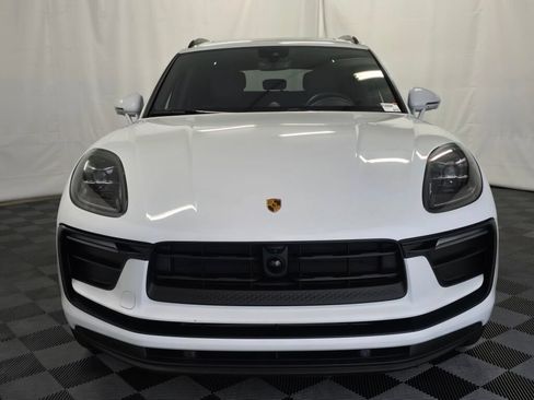 Certified 2026 Porsche Macan AWD/4WD image 10