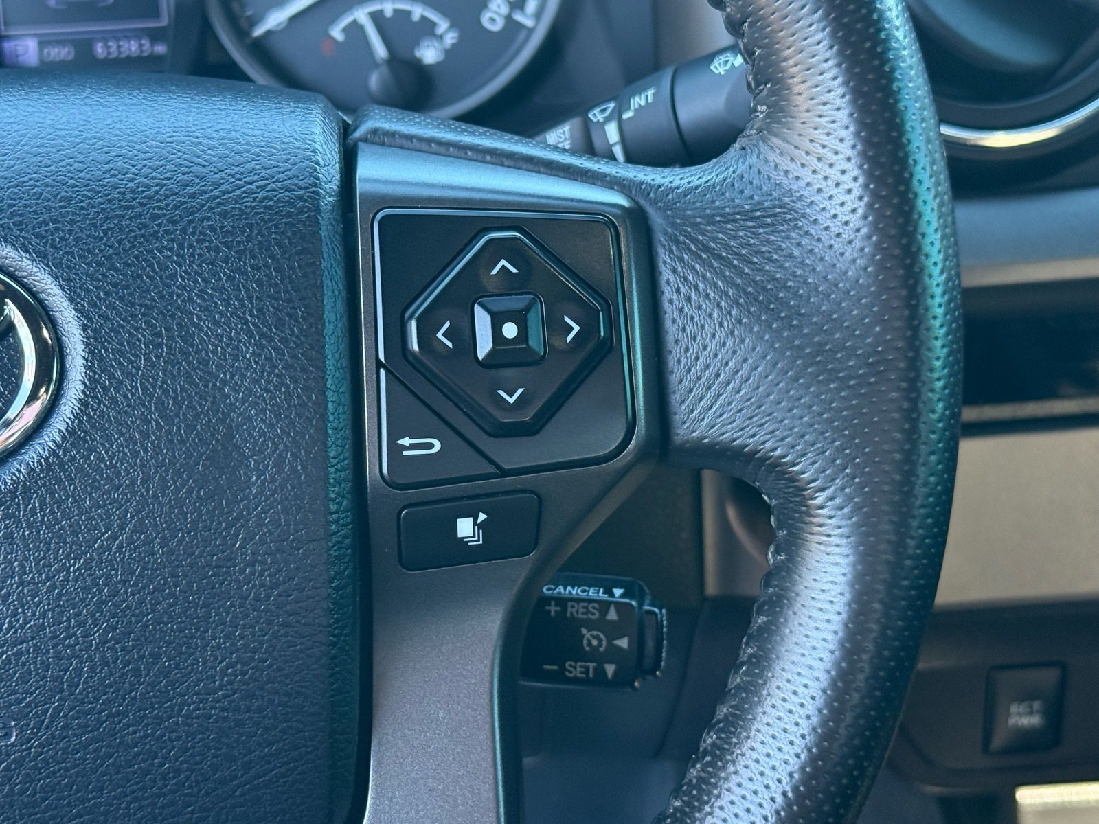 Used 2017 Toyota Tacoma TRD Sport w/ Tow Package RWD image 18
