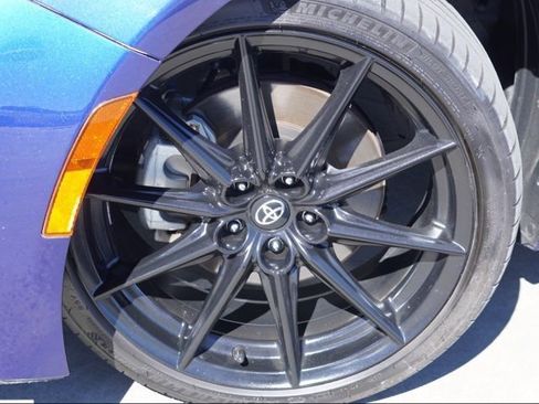 Used 2023 Toyota GR86 Premium w/ ALL Weather Mat Package (TMS) image 10