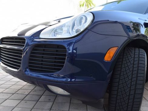 Used 2004 Porsche Cayenne Turbo AWD/4WD image 15
