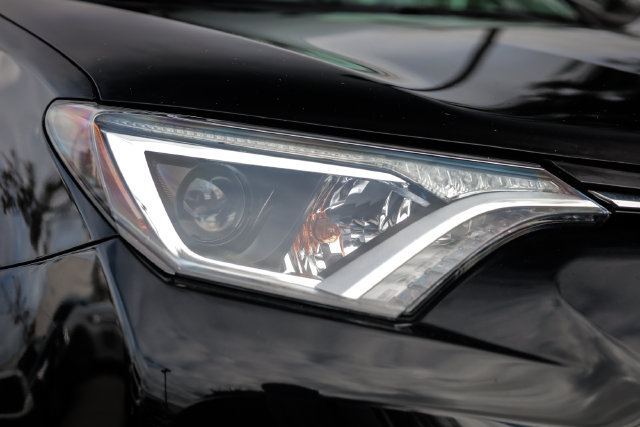 Used 2017 Toyota RAV4 XLE AWD/4WD image 14