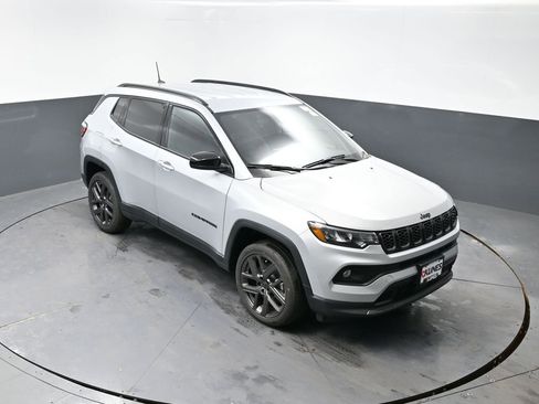 New 2026 Jeep Compass Latitude image 27