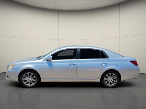 Used 2010 Toyota Avalon XLS FWD image 4