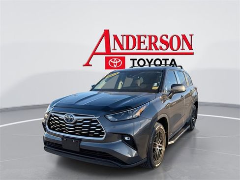 Certified 2023 Toyota Highlander LE image 1