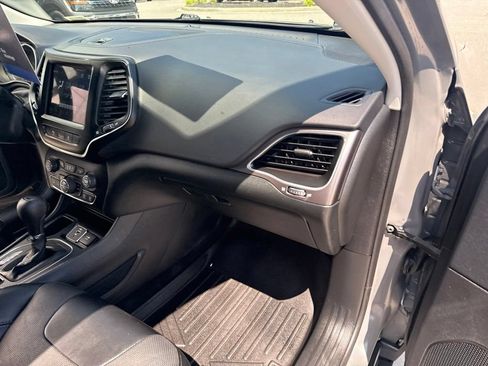 Used 2022 Jeep Cherokee Latitude Lux w/ Sun & Sound Group FWD image 36