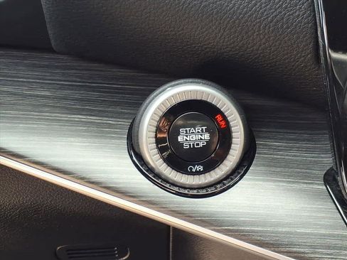 Used 2024 Jeep Wagoneer L Series III w/ Flexible Seating Group image 19