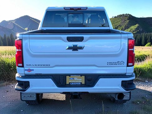 Used 2024 Chevrolet Silverado 2500 High Country w/ High Country Premium Package AWD/4WD image 5