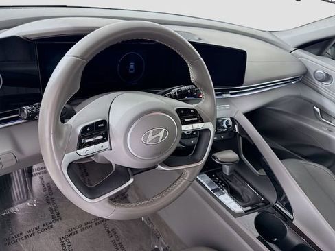 Used 2025 Hyundai Elantra SEL FWD image 9