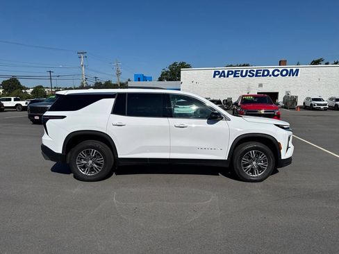 Used 2025 Chevrolet Traverse LT AWD/4WD image 3