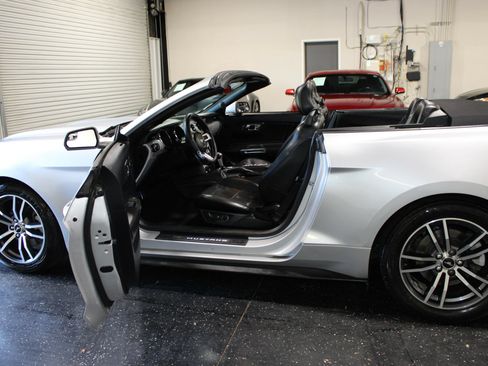 Used 2016 Ford Mustang Premium RWD image 29