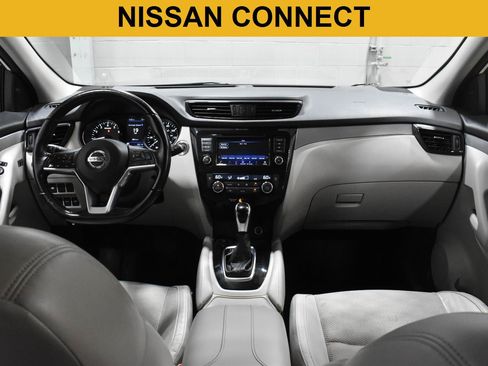 Used 2020 Nissan Rogue Sport SV w/ Technology Package FWD image 2