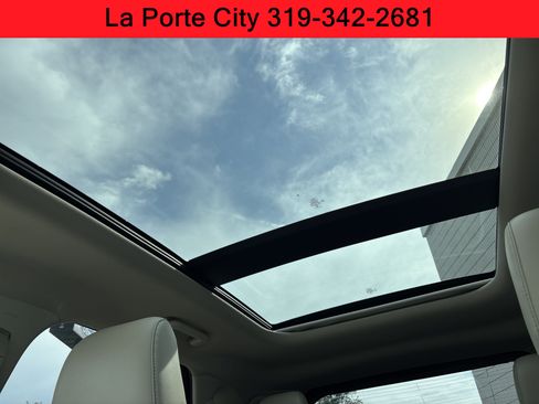 Used 2021 Ford Edge Titanium AWD/4WD image 16