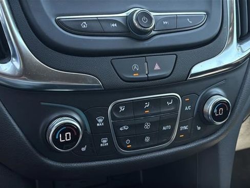 Used 2024 Chevrolet Equinox LT FWD image 29