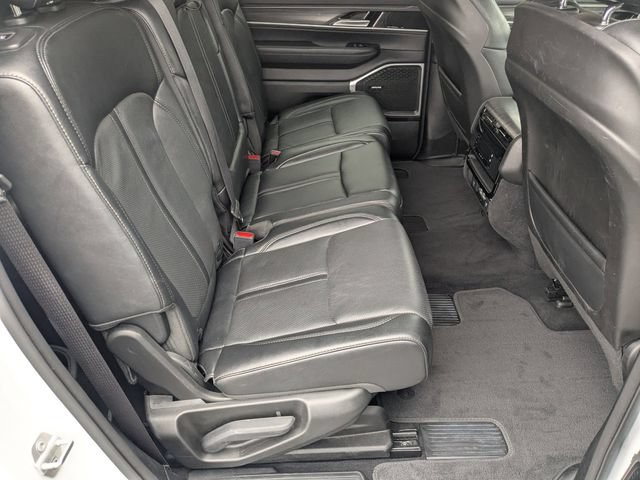 Used 2023 Jeep Wagoneer L Series III w/ Preferred Equipment Group AWD/4WD image 21