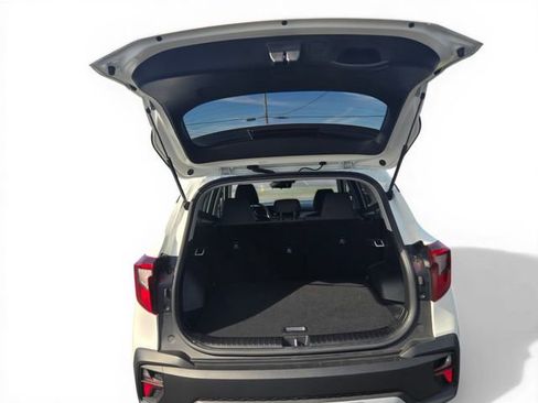 Used 2026 Kia Seltos LX FWD image 10