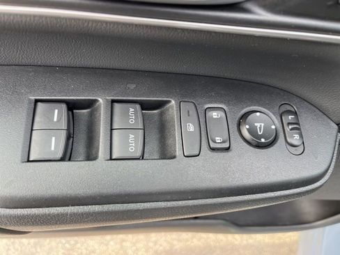 Used 2022 Honda CR-V Touring image 11
